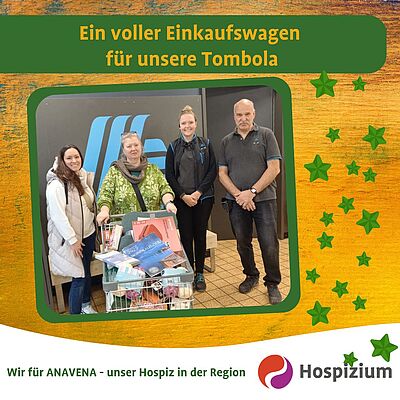 Hospizleiterin und stellvertretende Pflegedienstleitung bei Aldi in Hadamar mit einem vollen Einkaufswagen für die Tombola anlässlich des Hadamarer Weihnachtsmarktes