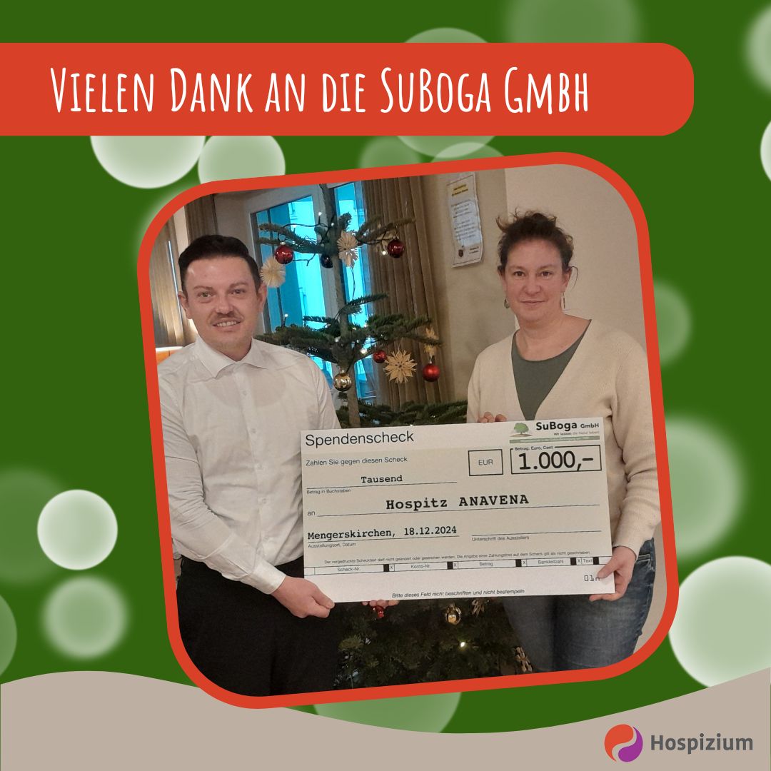 Michael Leither, Geschäftsführer der SuBoga Gebäudereinigung GmbH übergibt den symbolischen Spendenscheck über 1.000 Euro an Stefanie Raven vom Hospiz ANAVENA.